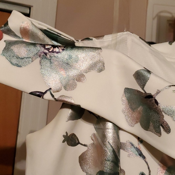 Dress - Picture 2 of 4